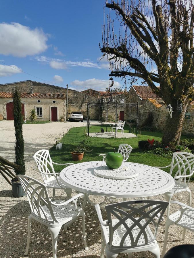 Bed and Breakfast Au Domaine De Gigie Chervettes Exterior foto
